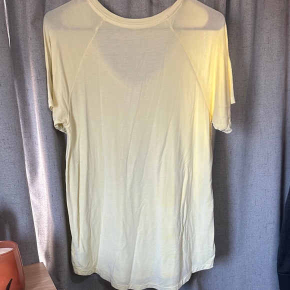 American Eagle Outfitters Soft Yellow V-Neck Tee - Picture 3 of 3